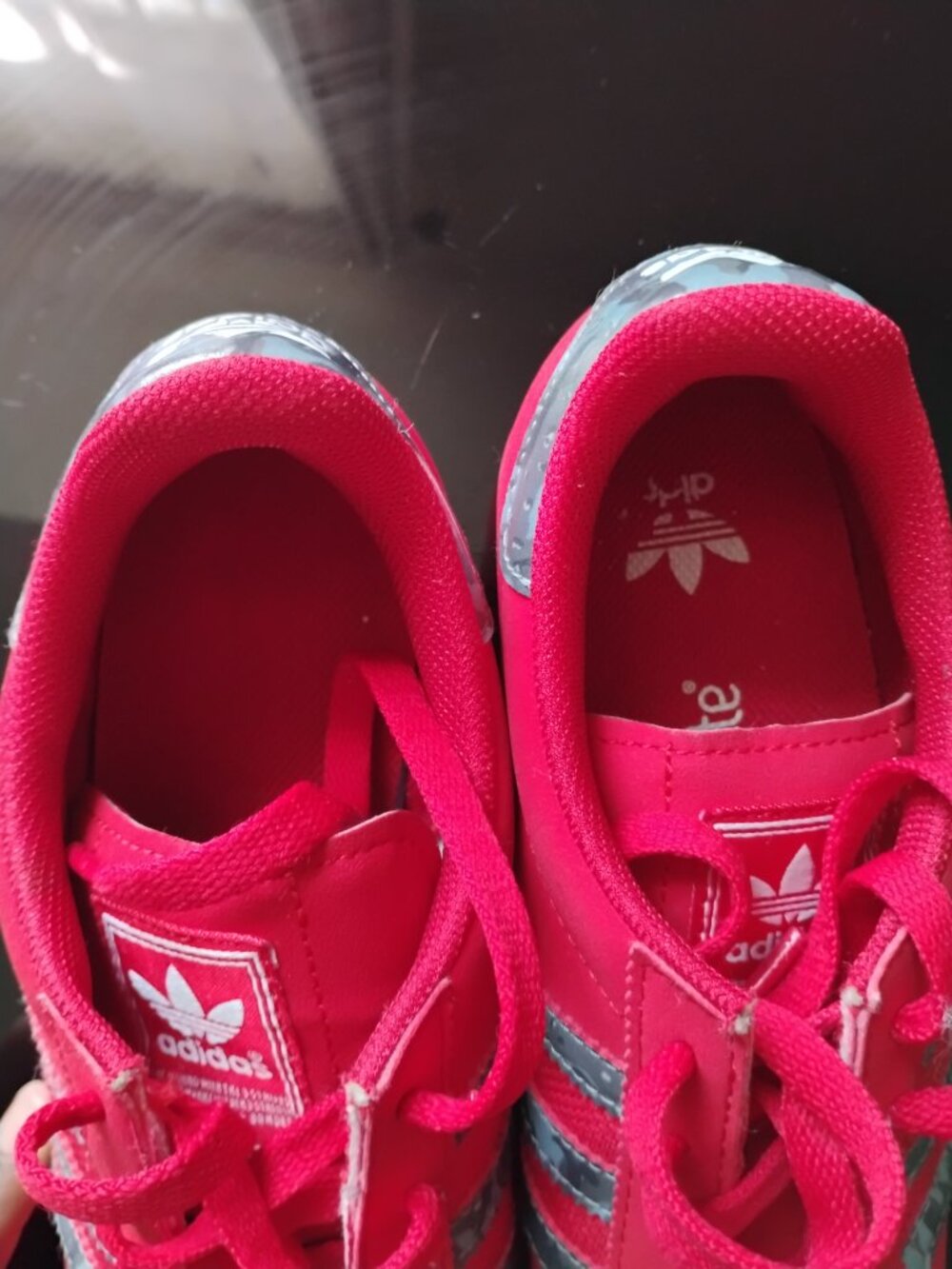 Adidas Swift Run J Children's Size 6 or size 8 women/s  red and gray sneakers - Picture 5 of 7